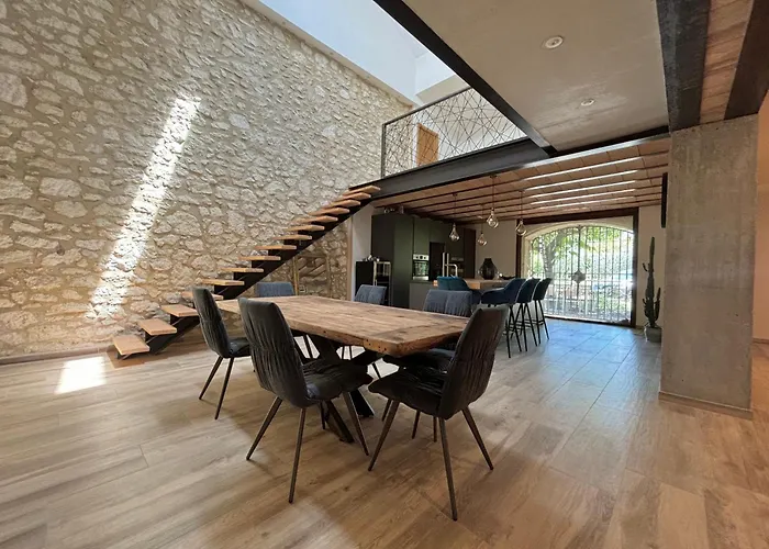 Le Mas Рошфор-дю-Гар